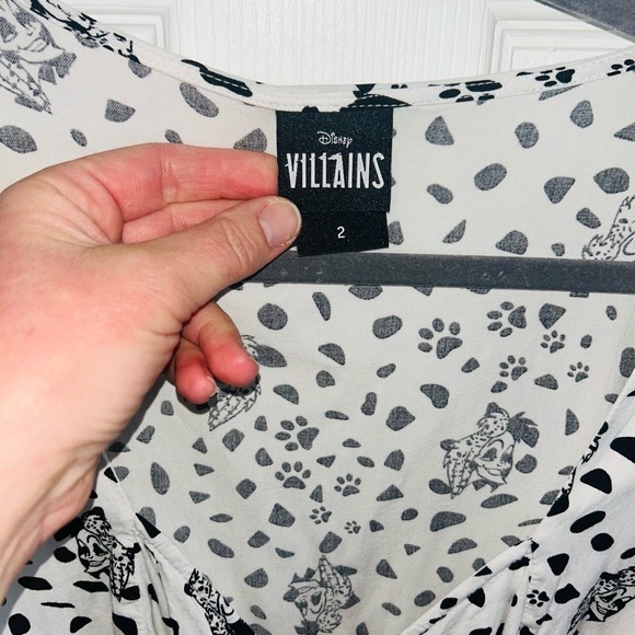 Disney Cruella Deville Theme Lightweight Top Plus 2x - Picture 2 of 3